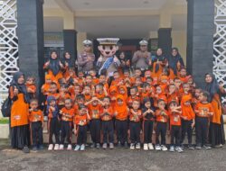 Polisi Sahabat Anak: Cara Polres Pekalongan Edukasi Tertib Lalu Lintas Lewat Bermain dan Bernyanyi