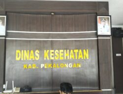 SEJUMLAH KANTOR PEMERINTAHAN KABUPATEN PEKALONGAN MASIH PAJANG FOTO BUPATI FADIA ARAFIQ MESKI TELAH JADI TERSANGKA KPK, WAKIL BUPATI SUKIRMAN TELAH JADI PLT.