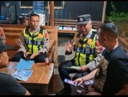 POLSEK KARANGANYAR SOSIALISASIKAN LAYANAN SIPOLAN DAN 110, HADIRKAN DAPUR SEMAR JELANG IDUL FITRI