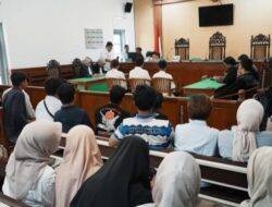 Botok dan Teguh Bersama AMPB Kawal Sidang Tapol Solo, Terdakwa Divonis Bebas Murni