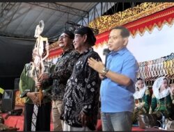 Sedekah Bumi Karyomukti Dimeriahkan Wayang Kulit, Plt Bupati Umumkan Pembangunan Gedung DPRD Ditunda, Dana Dialihkan ke Perbaikan Jalan