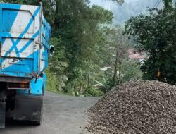 Warga Dukuh Petungkon Siap Gotong Royong Perbaiki Jalan Kabupaten Secara Swadaya