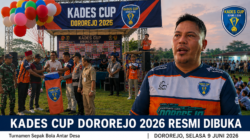 Pembukaan Turnamen Sepak Bola KADES CUP DOROREJO 2026 Berlangsung Meriah.