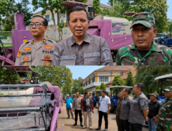Dorong Produktivitas Petani, Pemkab Pekalongan Serahkan Puluhan Alsintan dan Bantuan Pangan