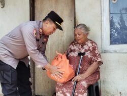 Jumat Berkah Polsek Kandangserang, IPTU A. Tamerin Salurkan Sembako kepada Lansia yang Hidup Sendiri